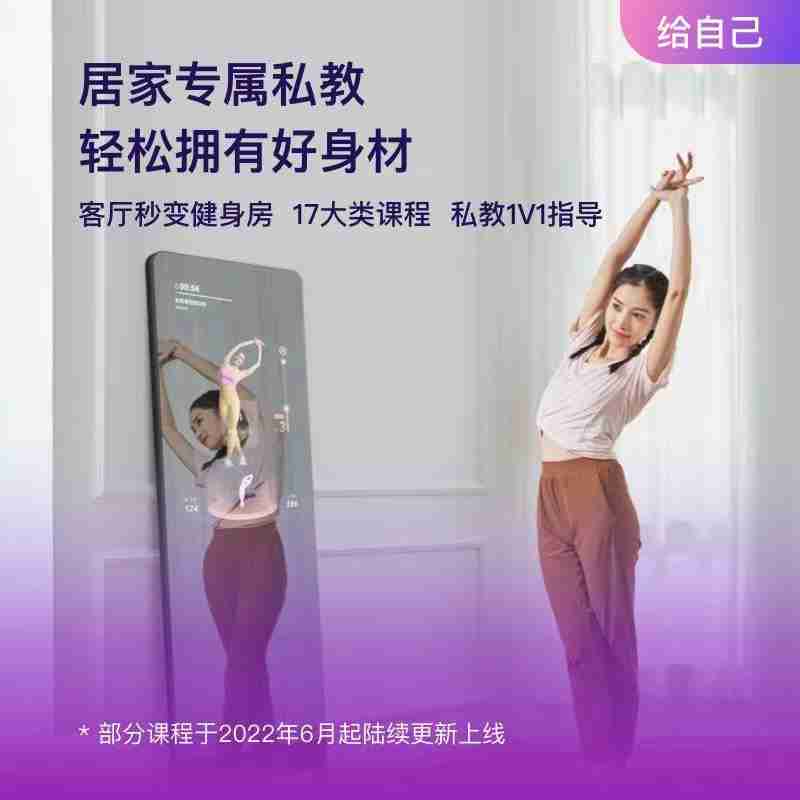 现场引入机器狗代替传统马帮“驮茶”,演员们穿着云南少数民族特色服饰欢迎游客。新京报记者 浦峰 摄